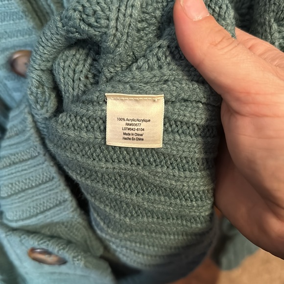 St. John’s Bay chunky cable knit button front cardigan - Picture 4 of 5